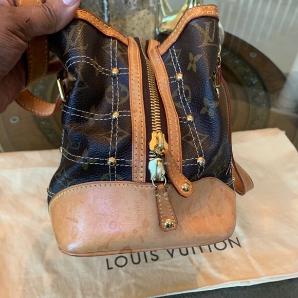Louis Vuitton Riveting purse - Picture 6 of 7
